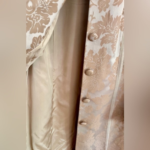 Sigrid Olsen Elegant Embroidered Cream and Gold Brocade Jacket Size 10 Buttons - Picture 16 of 17